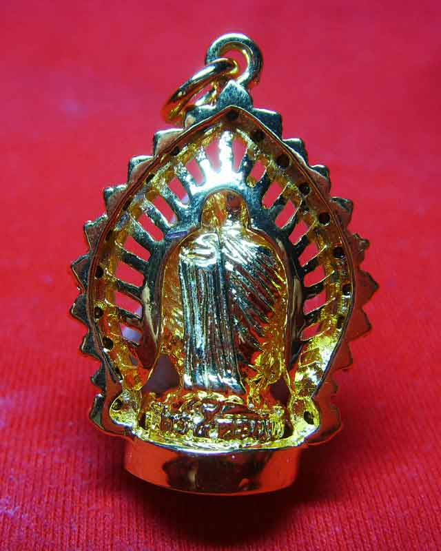 หลวงพ่อคูณ  รุ่นเอกลักษณ์เลี่ยมพลอยเสาร์ห้า  วัดบ้านไร่  ปี2537(กะหลั่ยทองพร้อมกล่องเดิม)