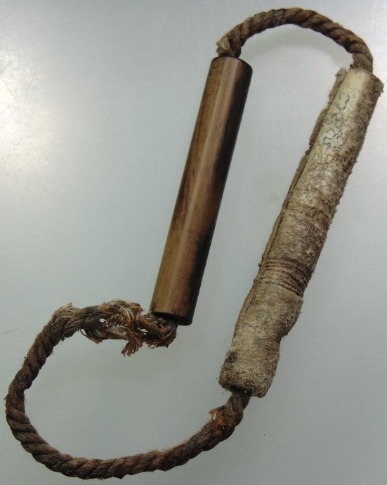 ตะกรุดไม้รวก +หนังควายเผือก เชือกเก่า