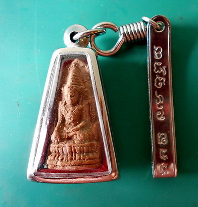 พระรอดทรงเครื่อง ครูบาชัยธรรม วัดกู่เต้า  จ.เชียงใหม่...(ในเลี่ยมสแตนเลส+แหนบ...(A)