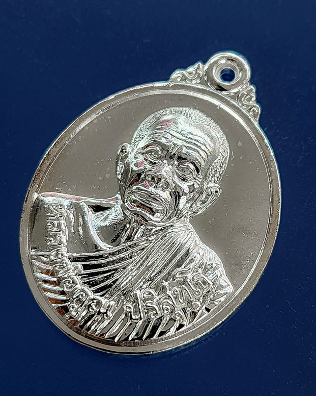 เหรียญหล่อสรงน้ำ รุ่น มหาบารมี หลวงพ่อคูณ อายุ 91 ปี ครบ 70 พรรษา ปี 2557 เนื้อเงินเงาวั๊บ!!!!!