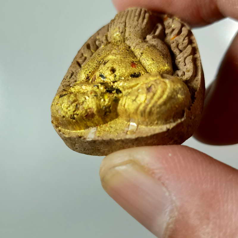 พิมพ์พระปิดตากนกข้างบูชาครู หลวงปู่โต๊ะ ออกโดยหลวงพ่อนงค์ วัดบางน้ำชน ฝั่งธนบุรี จ.กรุงเทพ ปี 2565