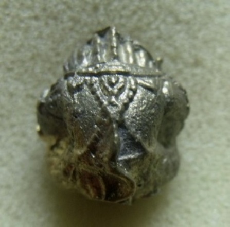 **วัดใจ**ลูกอมหนุมานครองเมือง มียันต์รอบ เนื้อโลหะผสม ..สวยๆ ไม่ทราบที่**เลี่มมกรอบพร้อมใช้