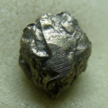 **วัดใจ**ลูกอมหนุมานครองเมือง มียันต์รอบ เนื้อโลหะผสม ..สวยๆ ไม่ทราบที่**เลี่มมกรอบพร้อมใช้