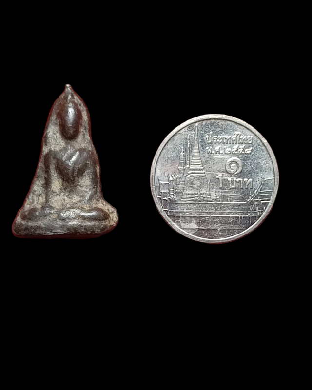 พระกรุสนิมแดงไม่ทราบที่พร้อมตลับเงินสั่งทำอย่างดี