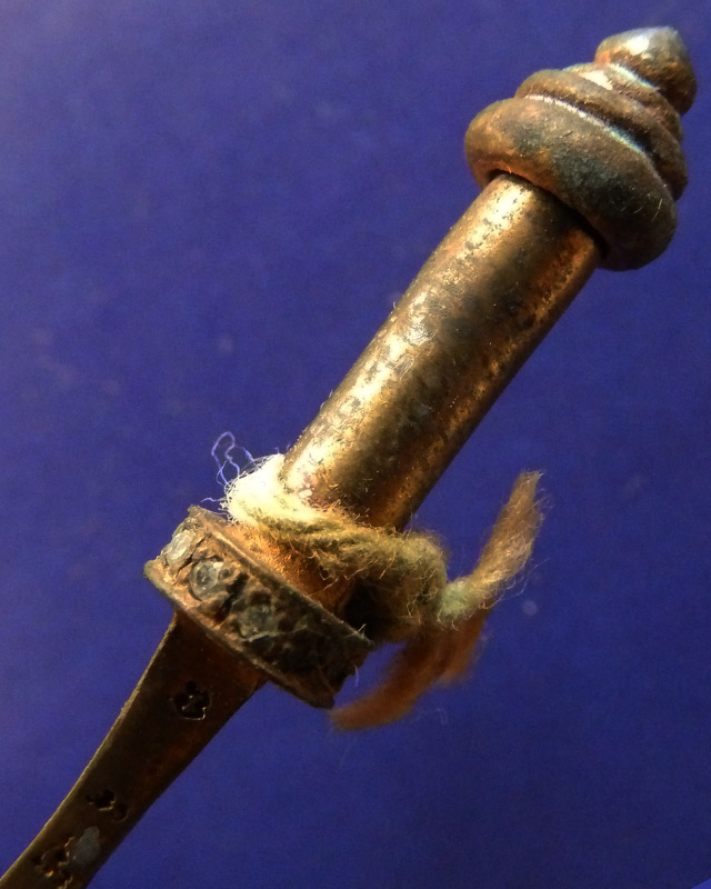 6.พระขรรค์เพชรพระพุทธเจ้ารุ่นแรก เนื้อสัตตโลหะ หลวงปู่คำบุ วัดกุดชมภู พ.ศ. 2553 ยิงเลข พร้อมกล่องเดิ