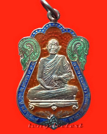 เหรียญหลวงพ่ออุตตมะ วัดวังก์วิเวการาม จ.กาญจนบุรี รุ่นฉลองอายุ 84 ปี เนื้อเงินลงยา สวยมากค่ะ