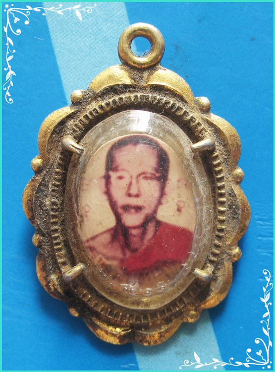 ..ลพ.หนุน วัดท่าไชย ล็อคเก็ต ครึ่งองค์ กะไหล่ทอง หลัง พระพุทธ ปี 19..