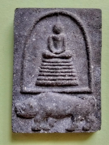 สมเด็จนั่งหมู (7 ชั้น) เนื้อผงใบลาน หลวงพ่อเส็ง วัดบางนา จ.ปทุมธานี ปี 2525... 