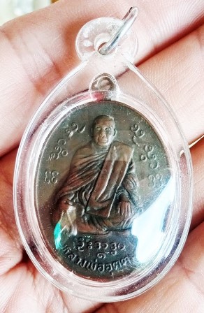เหรียญไข่นั่งเต็มองค์ถือประคำ หลวงพ่ออุตตมะ วัดวังก์วิเวการาม จ.กาญจนบุรี