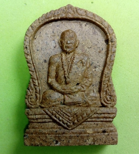 พระผงเสมาเงินล้านไตรมาส แจกกฐิน61 หลวงปู่จันทร์ วัดซับน้อย เนื้อ่ชานหมากกรรมฐาน ฝังพลอยเสก