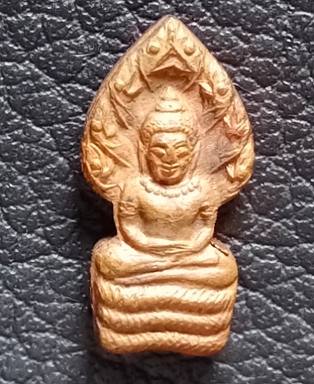 พระปรกใบมะขาม หลวงพ่อคูณ ปริสุทโธ ปี37 เคาะเดียว