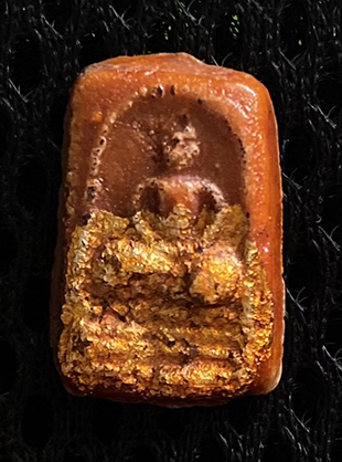 สมเด็จมีกินพิมพ์จิ๋ว เคลือบน้ำตาล ปิดทองครึ่งองค์ อาจารย์ลอย โพธิ์เงิน