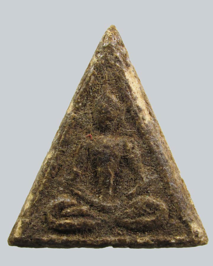 พระผงสามเหลี่ยม วัดบางด้วน หลวงปู่เผือกปลุกเสกพิธีใหญ่ ปี 2493 จ.สมุทรปราการ