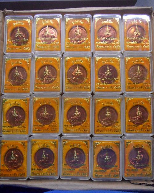 เหรียญมังกร หลวงพ่อแพ วัดพิกุลทอง จ.สิงห์บุรี เนื้อทองแดงสวยมาก ปี37 ชุด100องค์