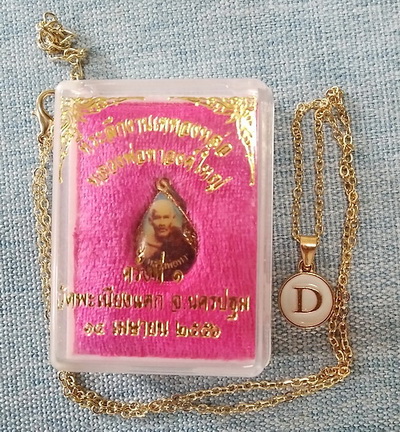 ล็อกเกต หลวงพ่อทา วัดพะเนียงแตก จ.นครปฐม (กล่องเดิมพร้อมสร้อย)