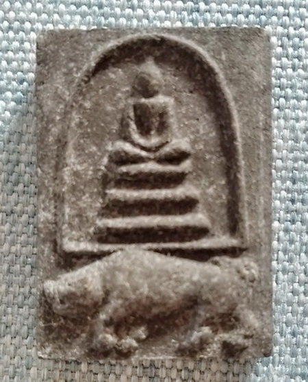 สมเด็จนั่งหมู 3 ชั้น (พิมพ์เล็ก) เนื้อผงใบลาน หลวงพ่อเส็ง วัดบางนา จ.ปทุมธานี ปี 2525...