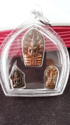 ปรกใบมะขามครูบาอินโทปี44+ปรกใบมะขามหลวงพ่อเชื้อปี19+ยอดขุนพลจิ๋วหลวงพ่อสาคร สวยเดิมพร้อมเลี่ยมห้อย