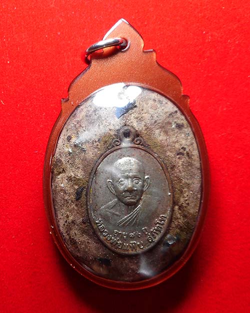 ล็อคเก็ตจัมโบ้ หลวงปู่แฟ๊บ สุภัทโท ปี. ๒๕๕๑ ฉากทองสร้างน้อย วัดป่าดงหวาย ต.บ้านจาร อ.บ้านม่วง จ.สกลน