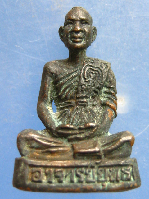 รูปหล่อ อาจารย์ยุทธ วัดถ้ำนิรภัย นครสวรรค์