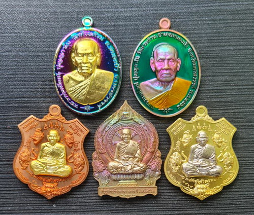 เคาะแรกแดง..คละรุ่น คละเนื้อ ชุดที่ ๓..รวม ๕ เหรียญ..ลพ.พัฒน์ วัดห้วยด้วน จ.นครสวรรค์ / จัดส่ง ems