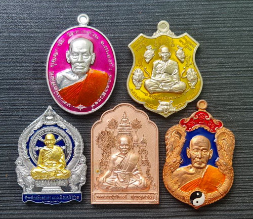 เคาะแรกแดง..คละรุ่น คละเนื้อ ชุดที่ ๕..รวม ๕ เหรียญ..ลพ.พัฒน์ วัดห้วยด้วน จ.นครสวรรค์ / จัดส่ง ems