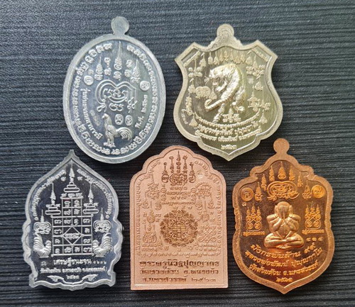 เคาะแรกแดง..คละรุ่น คละเนื้อ ชุดที่ ๕..รวม ๕ เหรียญ..ลพ.พัฒน์ วัดห้วยด้วน จ.นครสวรรค์ / จัดส่ง ems