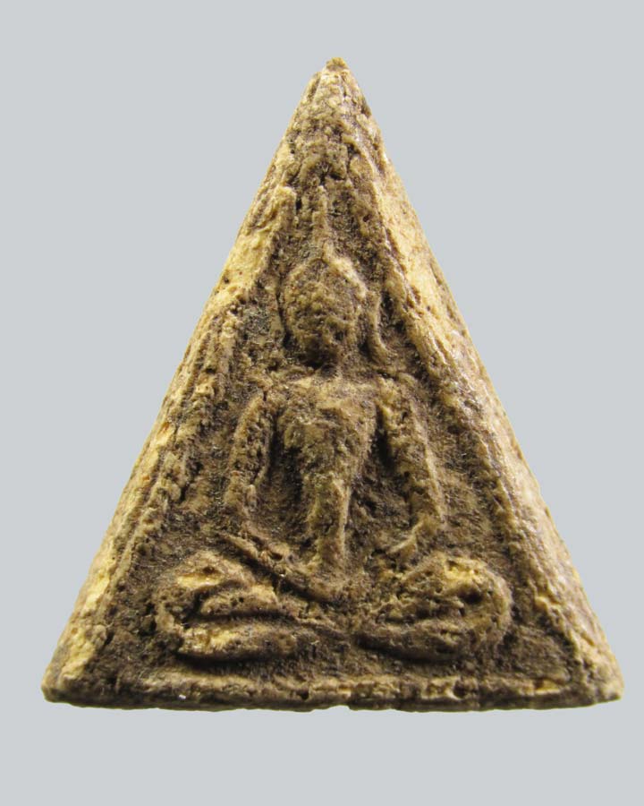 พระผงสามเหลี่ยม วัดบางด้วน หลวงปู่เผือกปลุกเสกพิธีใหญ่ ปี 2493 จ.สมุทรปราการ