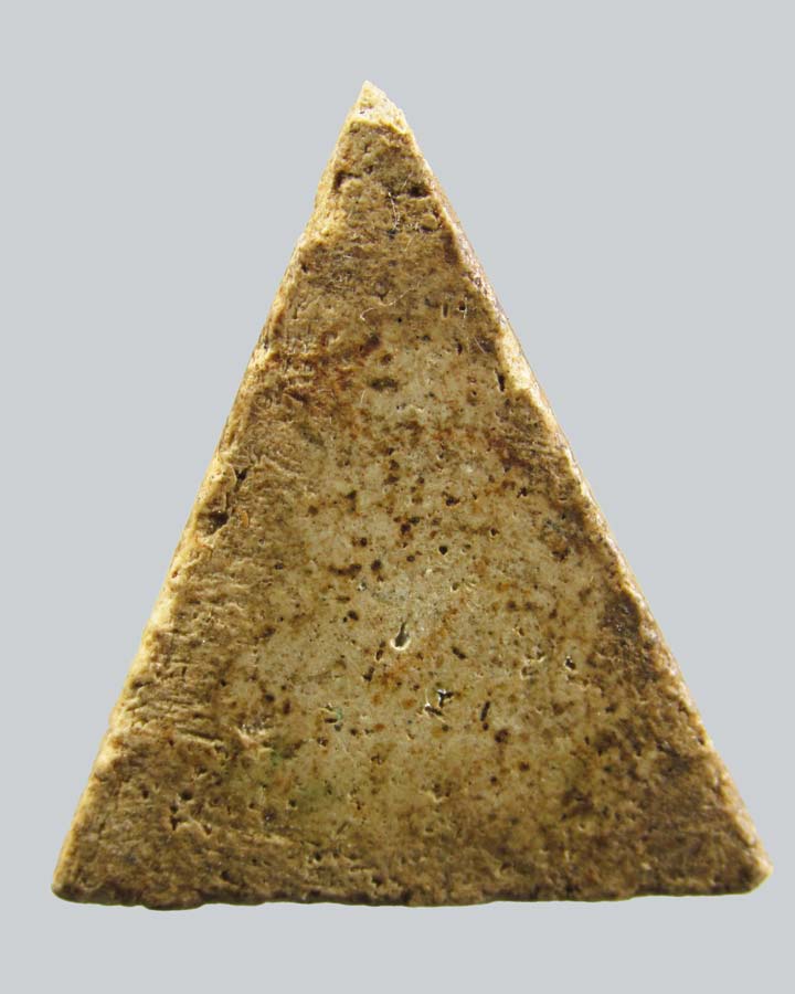 พระผงสามเหลี่ยม วัดบางด้วน หลวงปู่เผือกปลุกเสกพิธีใหญ่ ปี 2493 จ.สมุทรปราการ