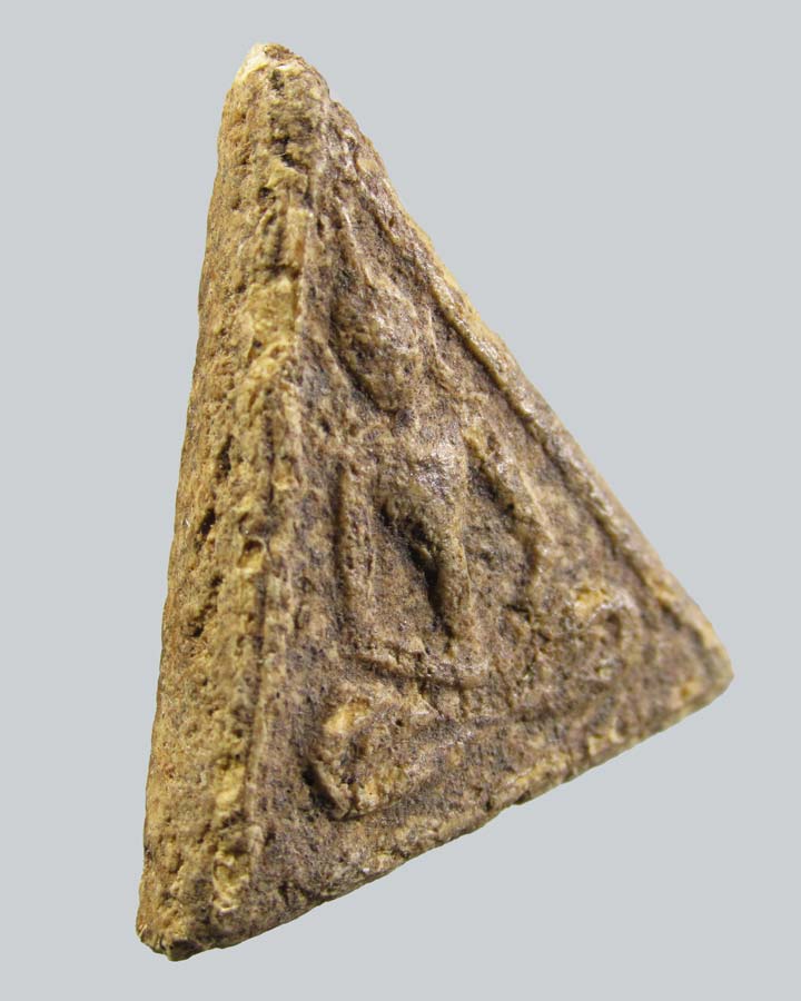 พระผงสามเหลี่ยม วัดบางด้วน หลวงปู่เผือกปลุกเสกพิธีใหญ่ ปี 2493 จ.สมุทรปราการ