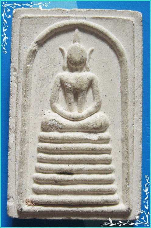 ..ลพ.บุญมี วัดนางชำ พระสมเด็จ พิมพ์เจ็ดชั้น เนื้อผงเก่าๆ หลังรูป รุ่น มีเจริญ ปี 37..