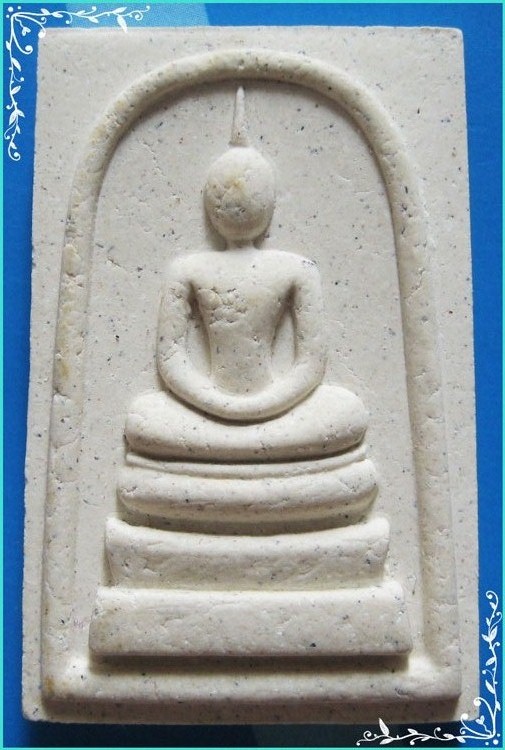 ..ลป.โถม วัดธรรมปัญญาราม พระสมเด็จ พิมพ์สามชั้น เนื้อผงเก่าๆ หลังยันต์ ปี 46..