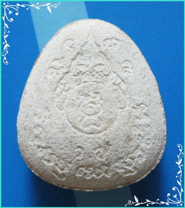 ..วัดอินทาราม สค. พระปิดตามหาลาภ เนื้อผงเก่าๆ หลังยันต์ ราหูอมจันทร์ ทาทองเดิม..