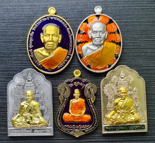 เคาะแรกแดง..คละรุ่น คละเนื้อ ชุดที่ ๖..รวม ๕ เหรียญ..ลพ.พัฒน์ วัดห้วยด้วน จ.นครสวรรค์ / จัดส่ง ems