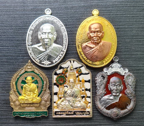 เคาะแรกแดง..คละรุ่น คละเนื้อ ชุดที่ ๗..รวม ๕ เหรียญ..ลพ.พัฒน์ วัดห้วยด้วน จ.นครสวรรค์ / จัดส่ง ems