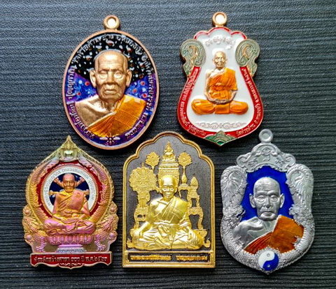 เคาะแรกแดง..คละรุ่น คละเนื้อ ชุดที่ ๘..รวม ๕ เหรียญ..ลพ.พัฒน์ วัดห้วยด้วน จ.นครสวรรค์ / จัดส่ง ems