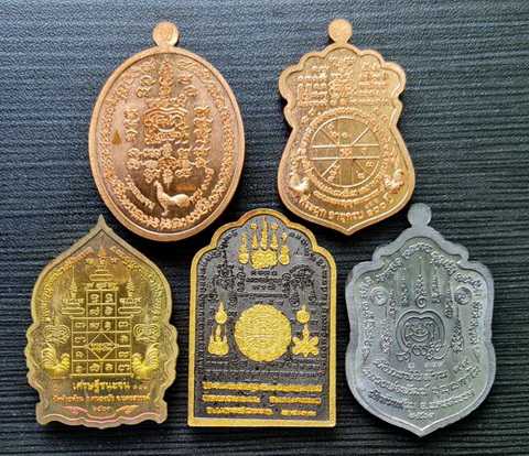 เคาะแรกแดง..คละรุ่น คละเนื้อ ชุดที่ ๘..รวม ๕ เหรียญ..ลพ.พัฒน์ วัดห้วยด้วน จ.นครสวรรค์ / จัดส่ง ems