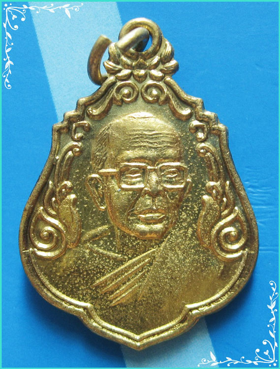 ..ลพ.เวิน วัดน้ำวิ่ง เหรียญครึ่งองค์ หันข้าง กะไหล่ทอง หลังยันต์ ปี 36..