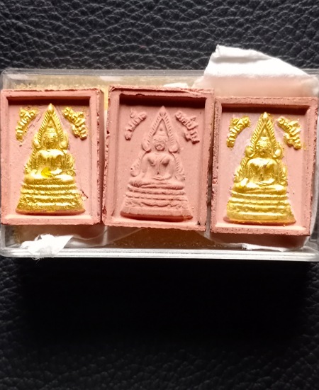 พระเนื้อผง พิมพ์สมเด็จองค์ปฐมพุทธเจ้า หลังหลวงพ่อฤาษีลิงดำ วัดท่าซุง อุทัยธานี เคาะเดียว