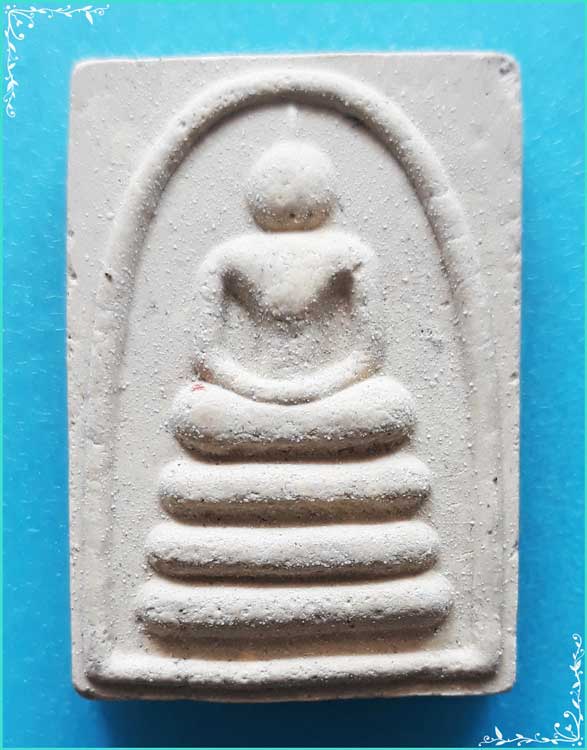 ..ลป.แผ้ว วัดรางหมัน นฐ. พระสมเด็จ พิมพ์สามชั้น เนื้อผงเก่าๆ หลังรูป รุ่น งานปิดทอง ปี 56..