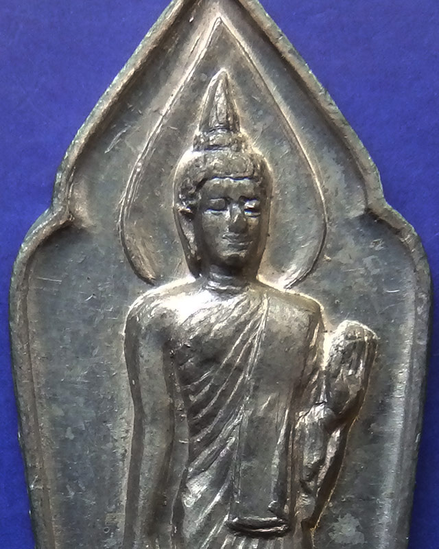 6.พระลีลา 25 พุทธศตวรรษ เนื้อชิน พิมพ์หางหงส์ มีเขี้ยว