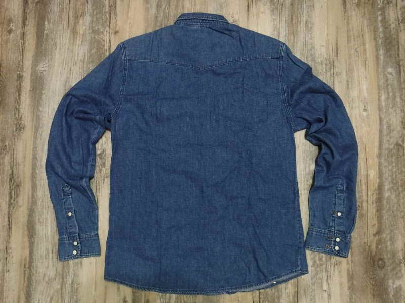 เสื้อเชิ้ตยีนส์บาง แขนยาว DIVIDED by H&M ไซส์M เสื้อเชิ้ตยีนส์บาง แขนยาว ผ้าฟอก สภาพใหม่