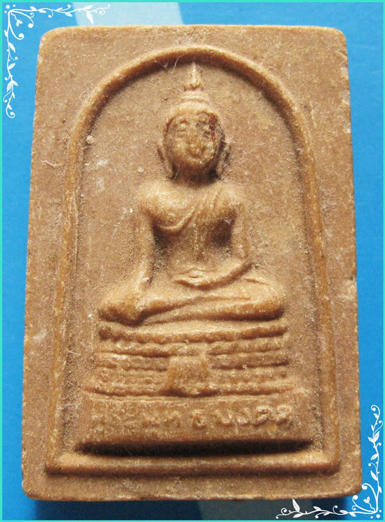 ..ลพ.พลอย วัดเขาซ่อนหม้อ สพ. พระพุทธมงคล เนื้อผงเก่าๆ หลังรูป ปี 24..