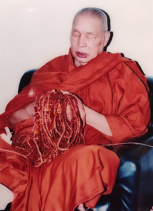 ประคำหลวงพ่ออุตตมะ วัดวังก์วิเวการาม จ.กาญจนบุรี มีเหรียญห้อยปลายประคำด้วยค่ะ