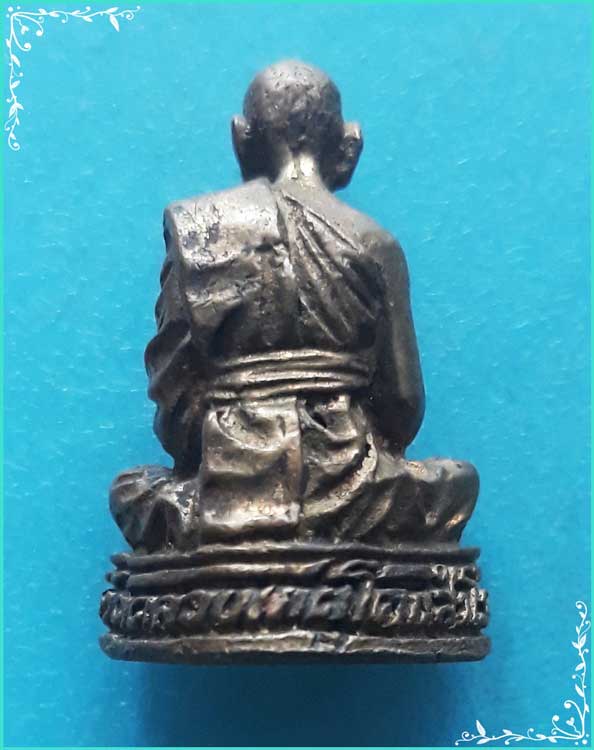 ..ลป.บุญตา วัดคลองเกตุ ลบ. พระรูปหล่อ ลอยองค์ เนื้อทองผสม อุดกริ่ง รุ่นอายุ 90 ปี ก้าวหน้า ร่มเย็น..