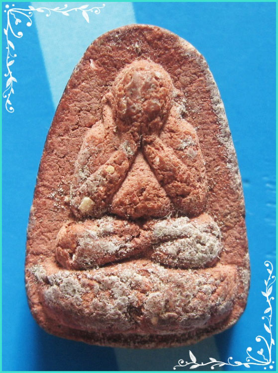 ..ลพ.นก วัดเขาบังเหย พระปิดตามหาลาภ เนื้อผงเก่าๆ หลังยันต์ สีแดง..