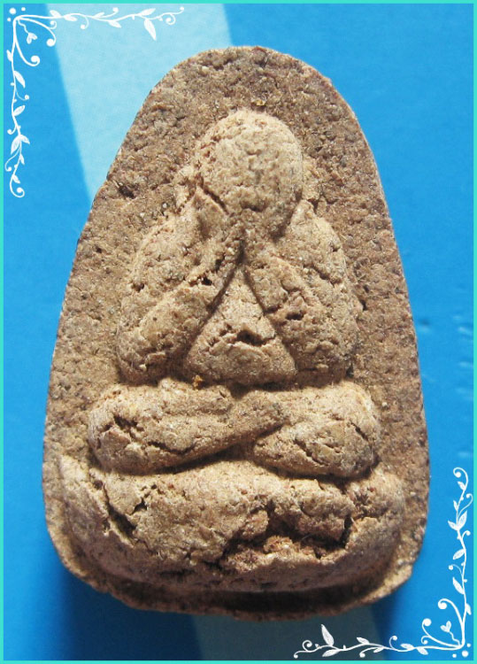 ..ลพ.นก วัดเขาบังเหย พระปิดตามหาลาภ เนื้อผงเก่าๆ หลังยันต์ สีน้ำตาล..