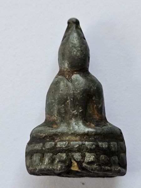 รูปหล่อพระพุทธหลวงพ่อดำฝังเขี้ยวหมาป่า วัดกุฏิ จ.ปราจีนบุรี