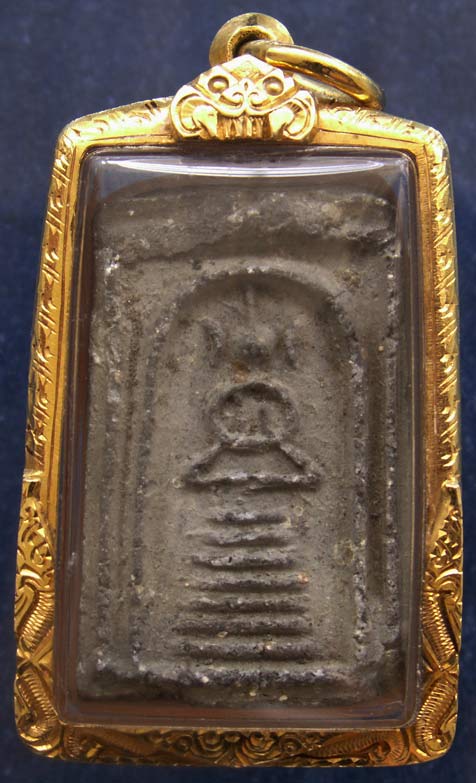 ยุคเก่า..ดูง่าย !! สมเด็จพิมพ์ไพ่ป๊อก หลวงพ่อพริ้ง วัดบางปะกอก พิมพ์ฐาน 7 ชั้น เลี่ยมทองยกซุ้ม