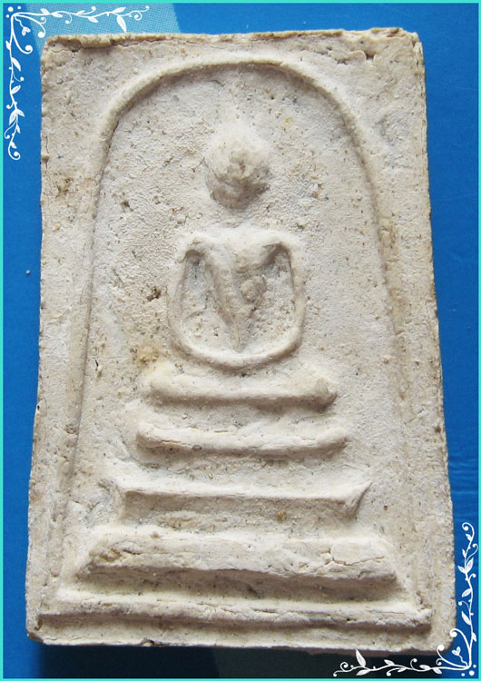 ..ลพ.โชติ วัดภูเขาแก้ว พระสมเด็จอาภัคโค พิมพ์สามชั้น เนื้อผงเก่าๆ หลังยันต์จม โรยผงแร่ ปี 29..