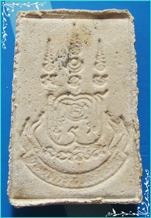 ..ลพ.โชติ วัดภูเขาแก้ว พระสมเด็จอาภัคโค พิมพ์สามชั้น เนื้อผงเก่าๆ หลังยันต์จม โรยผงแร่ ปี 29..